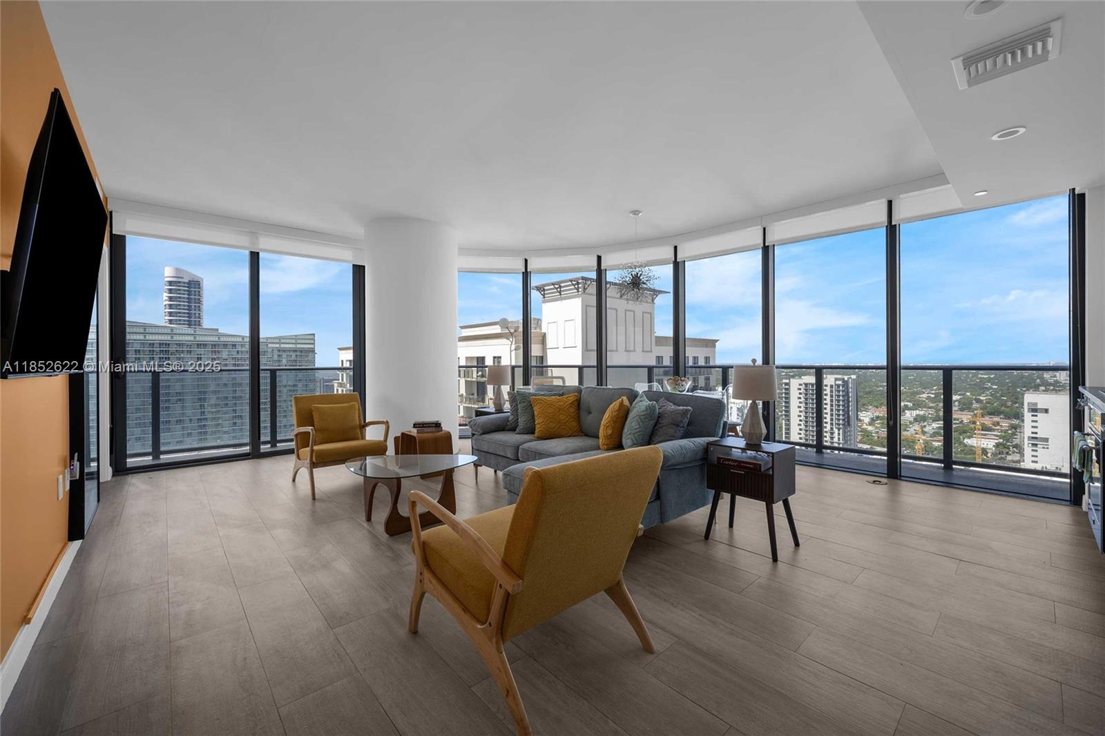 55 SW 9th St #3306