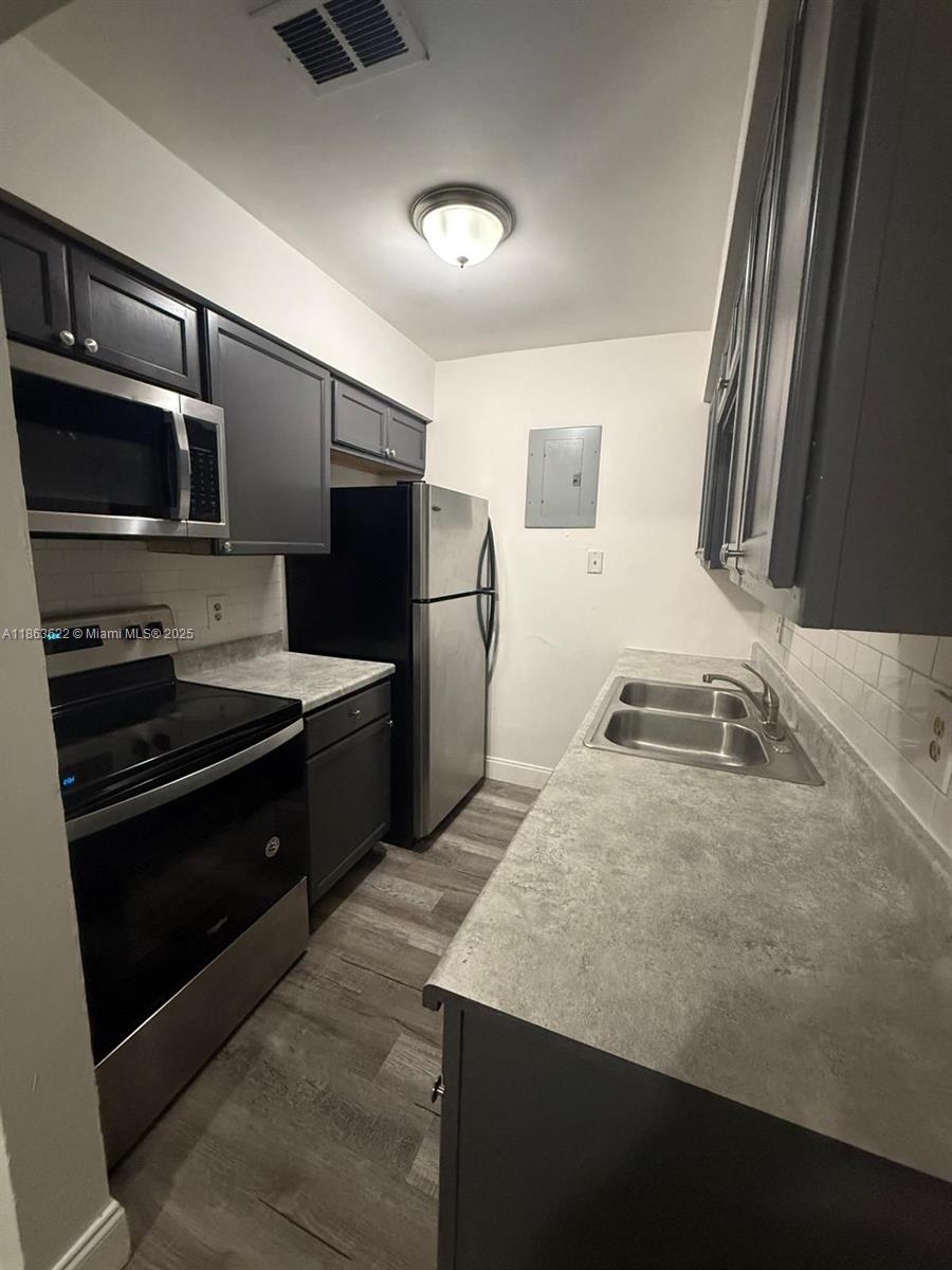 4121 NW 30th Ter #3