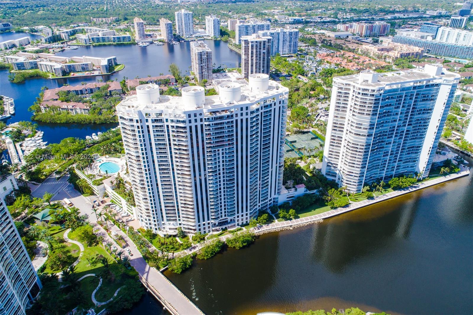 6000 Island Blvd #707