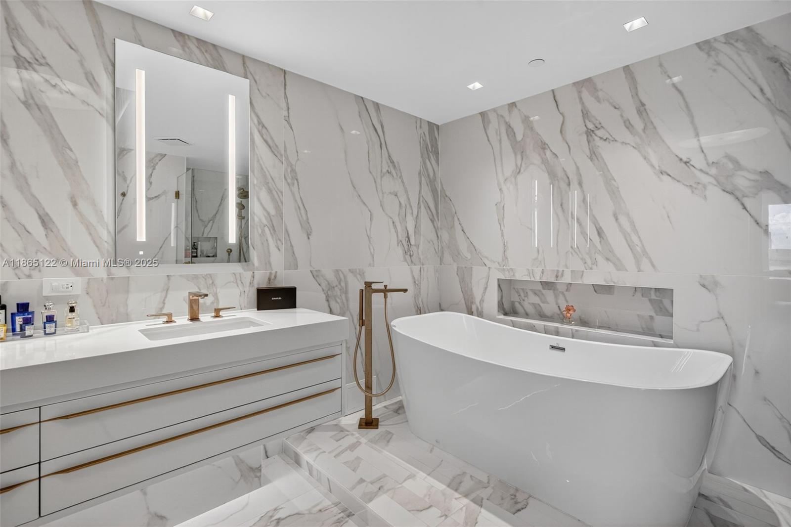 6000 Island Blvd #707 Aventura, FL 33160