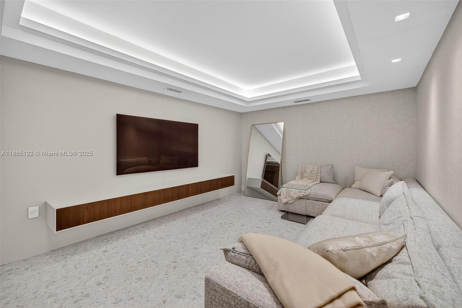 6000 Island Blvd #707 Aventura, FL 33160