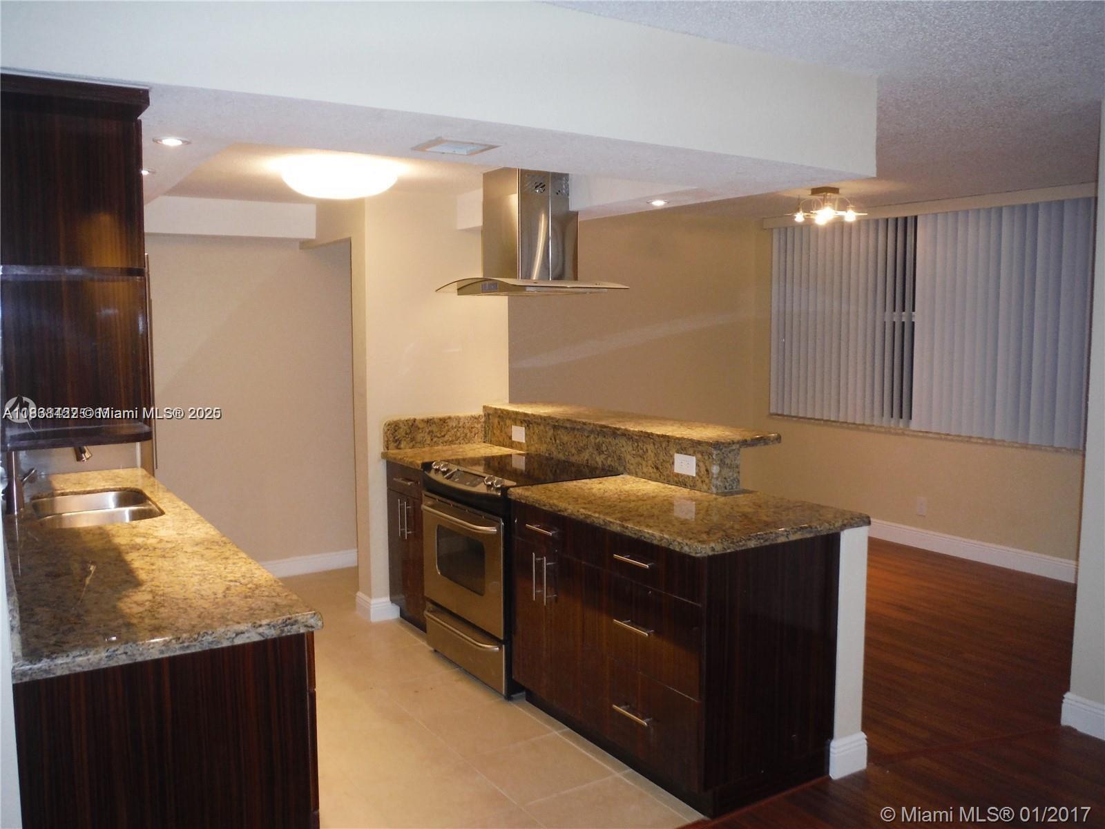 9431 Live Oak Pl #409