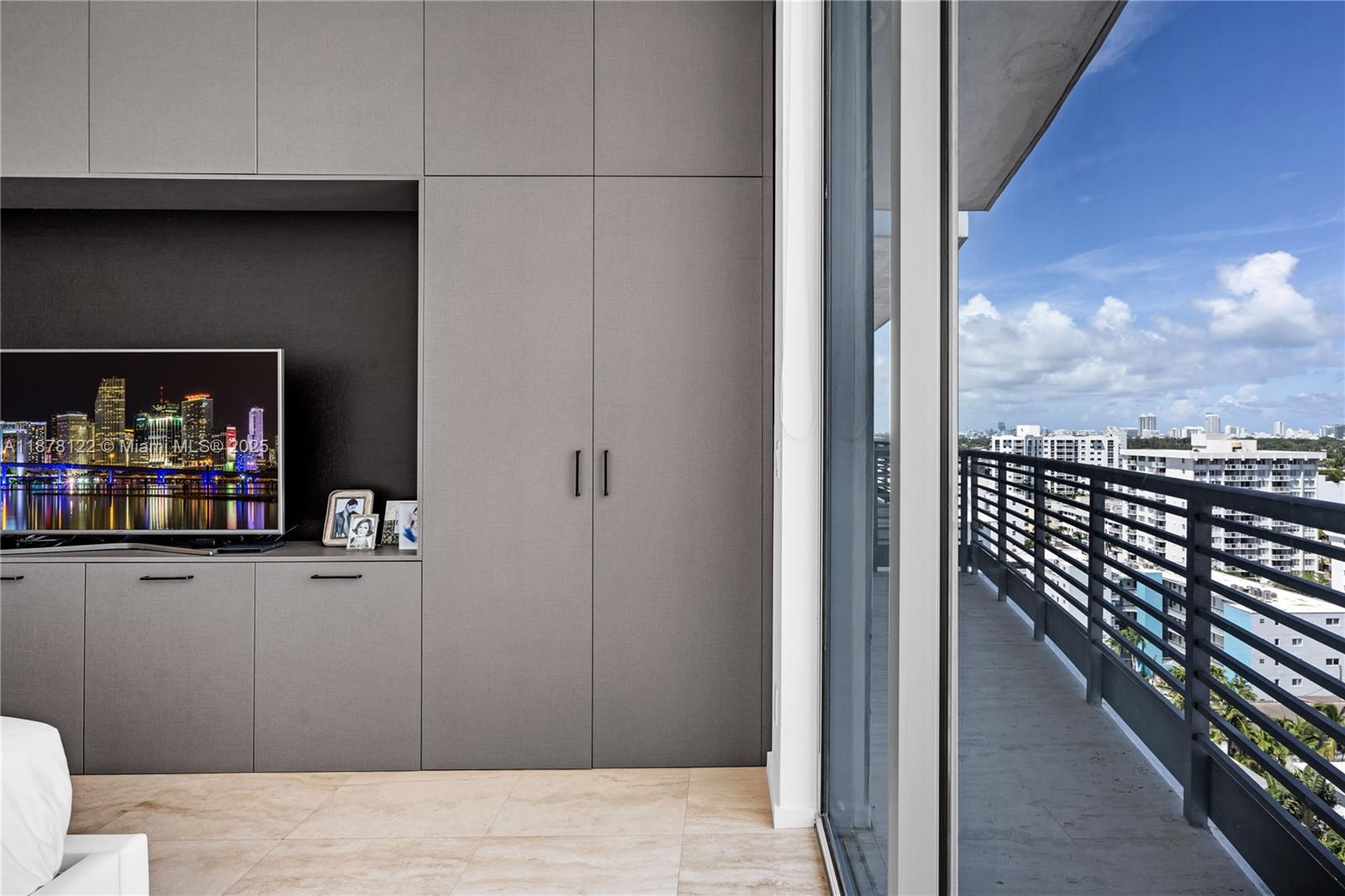 1445 16th St #PH-4 Miami Beach, FL 33139 1445 16th St #PH-4 Miami Beach, FL 33139