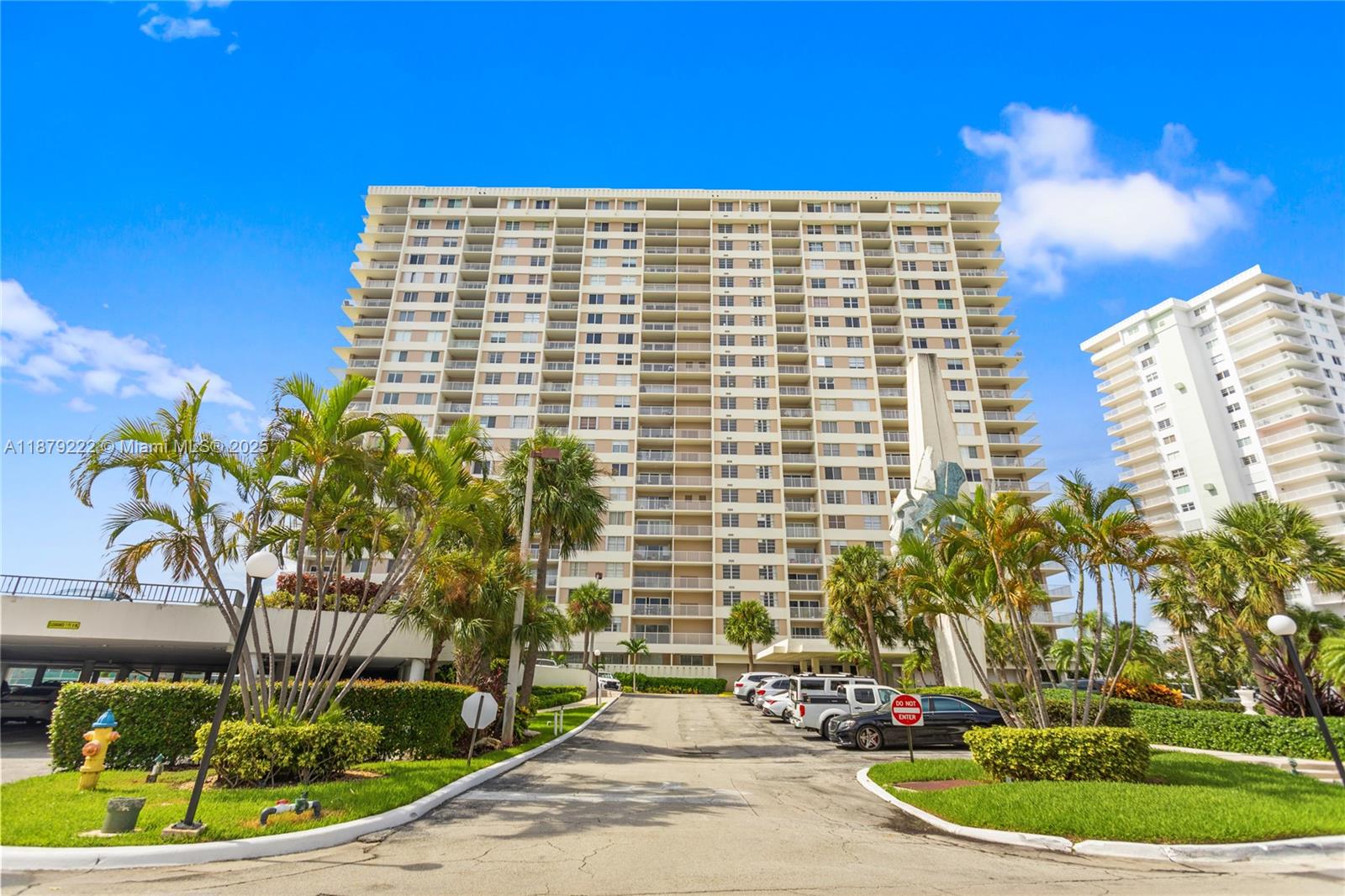 300 Bayview Dr #1203