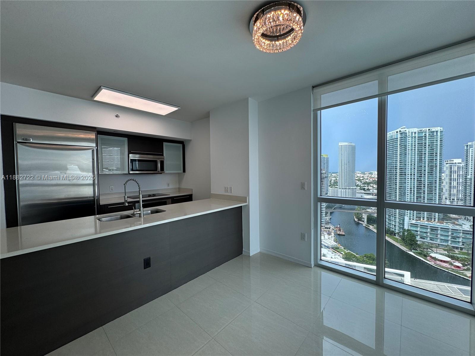 55 SE 6th St #3501