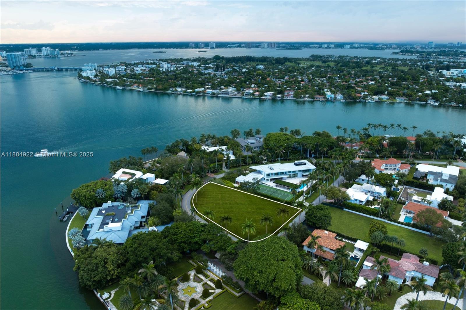 31 La Gorce Cir Miami Beach, FL 33141 31 La Gorce Cir Miami Beach, FL 33141