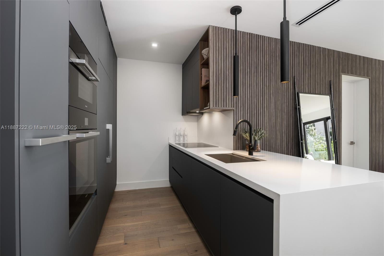 202 Sunrise Dr #202C Key Biscayne, FL 33149