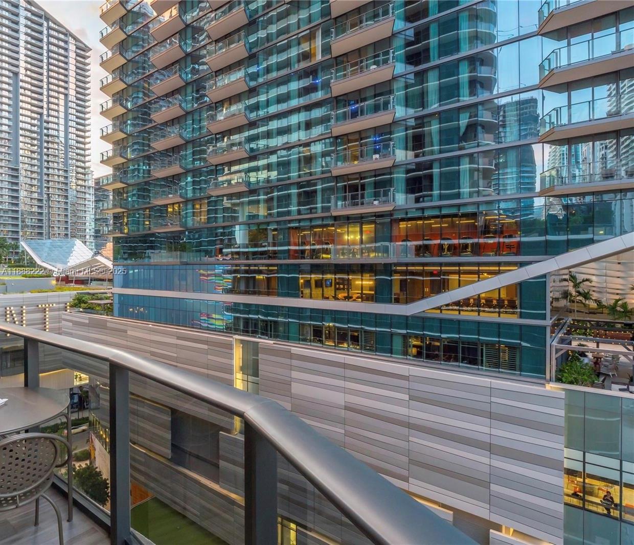 image Sls Lux Brickell10