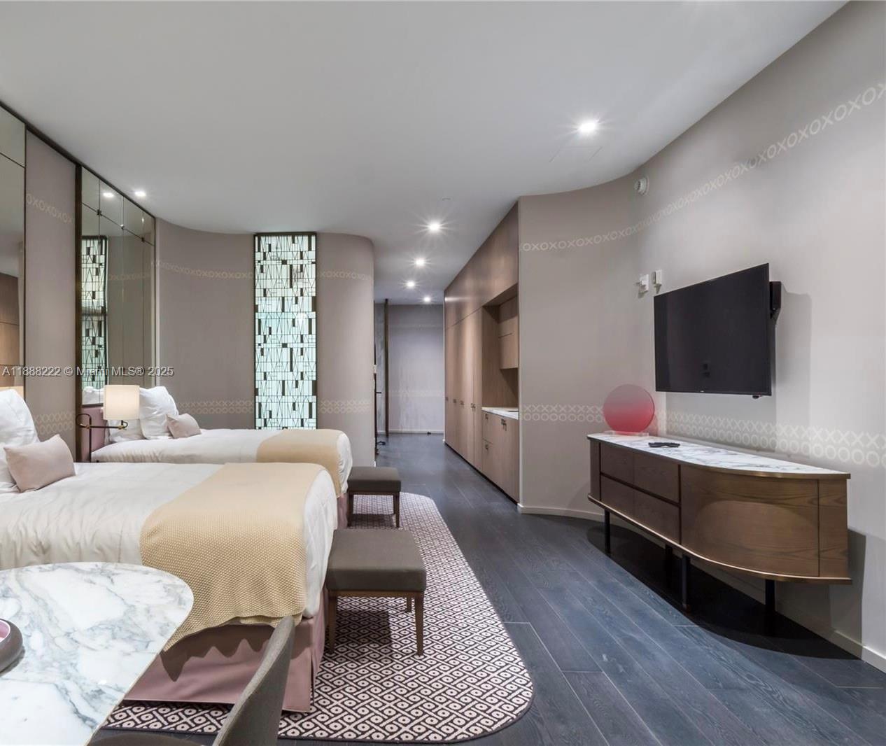 image Sls Lux Brickell1