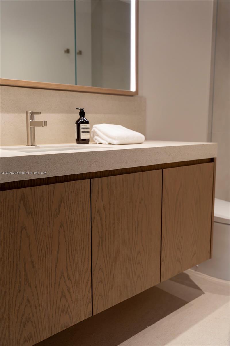 5959 Collins Ave #907 Miami Beach, FL 33140