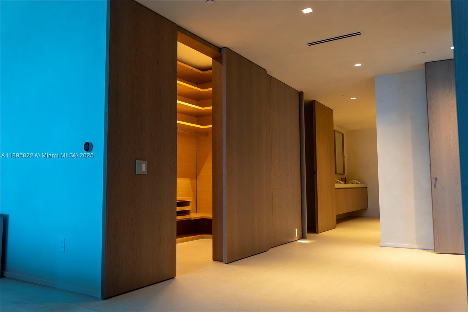 5959 Collins Ave #907 Miami Beach, FL 33140