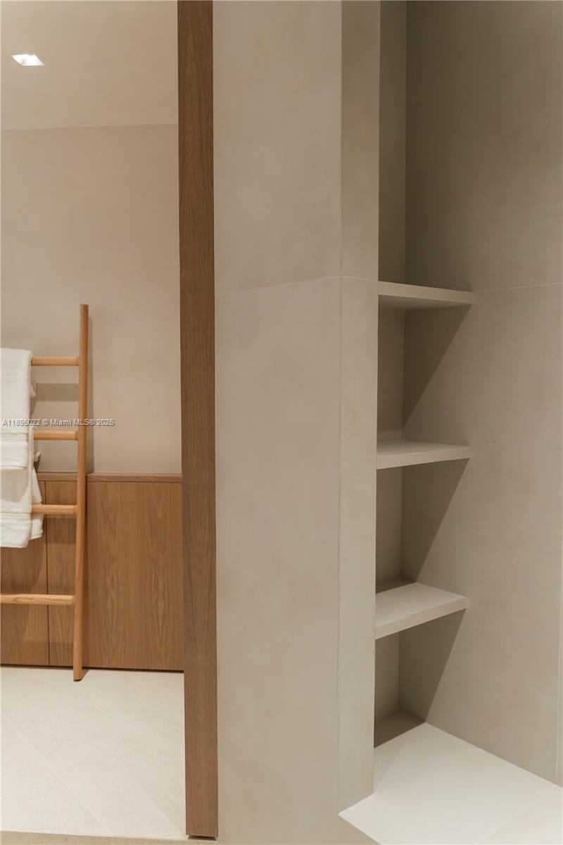 5959 Collins Ave #907 Miami Beach, FL 33140