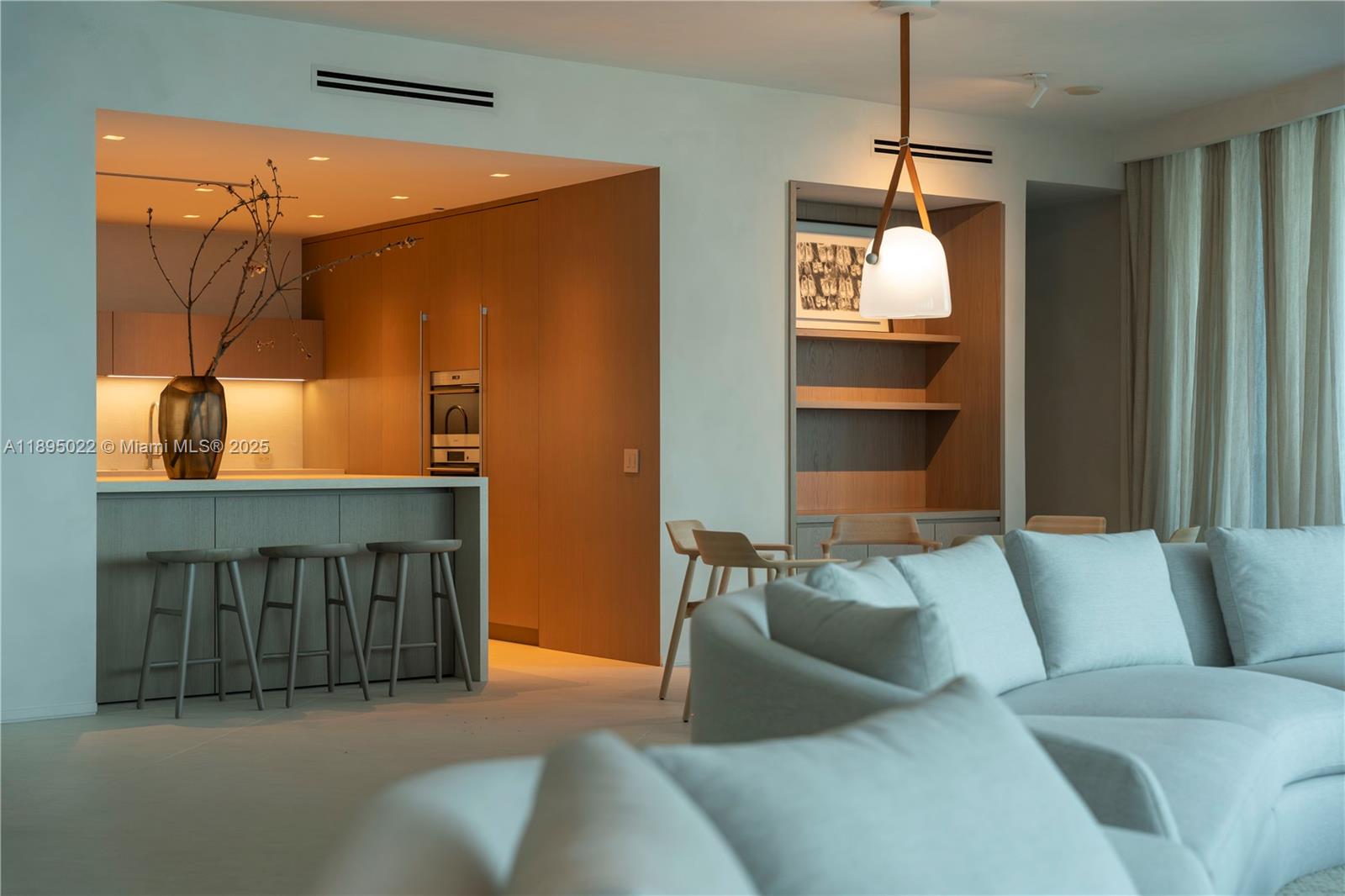 5959 Collins Ave #907 Miami Beach, FL 33140