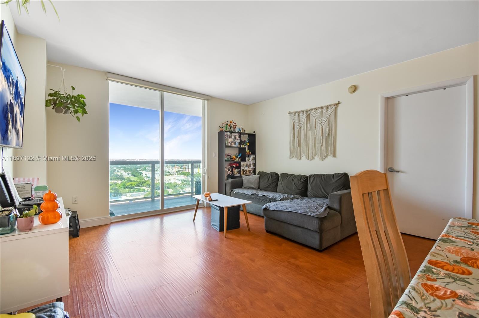 1800 N Bayshore Dr #2208