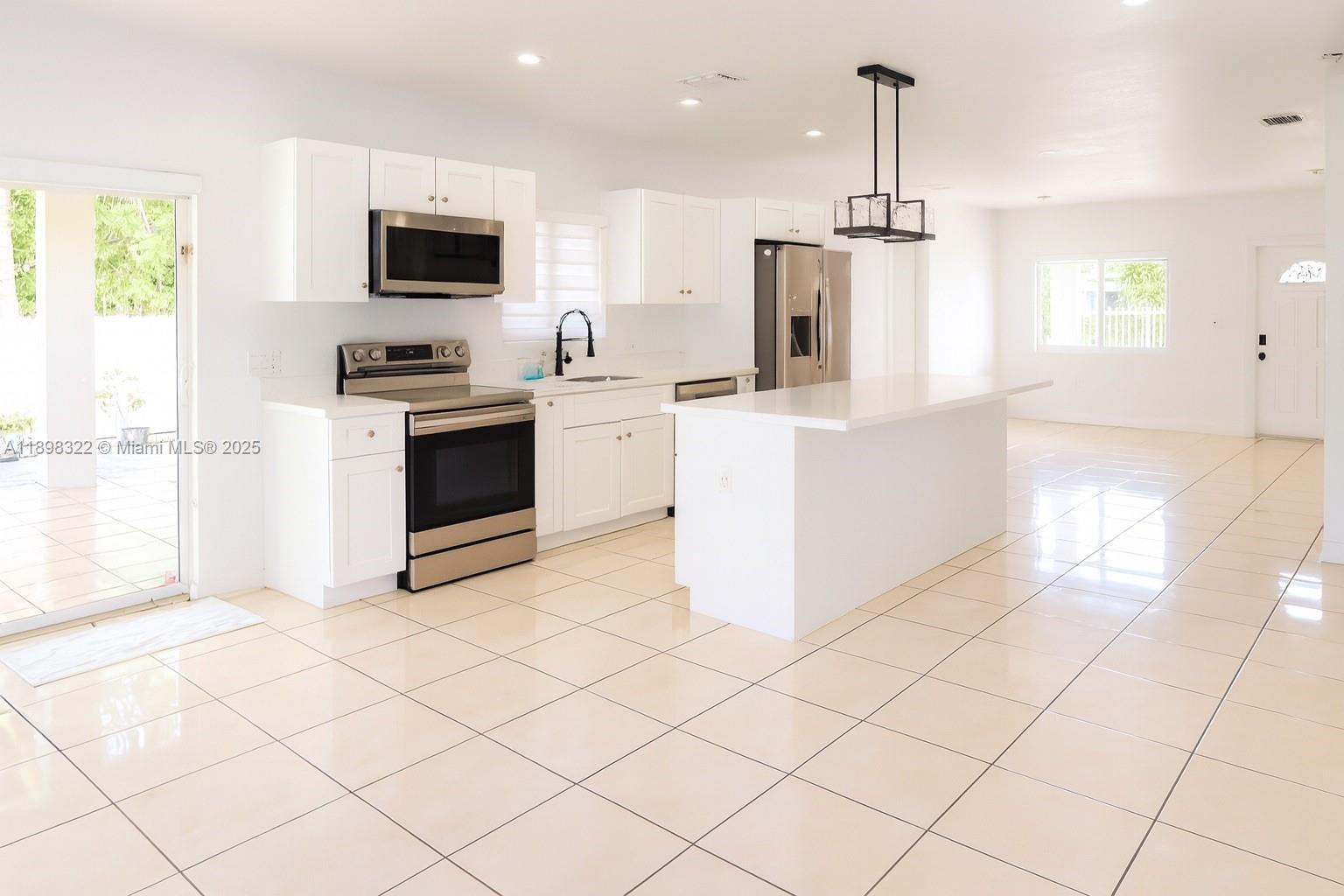 2312 NW 82nd St #2312 Miami, FL 33147