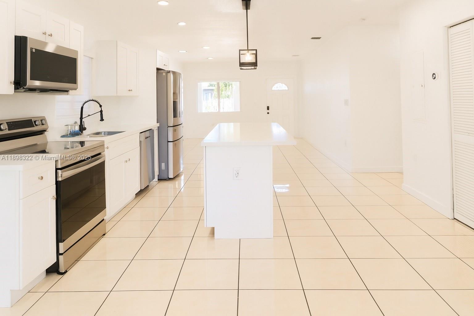 2312 NW 82nd St #2312 Miami, FL 33147