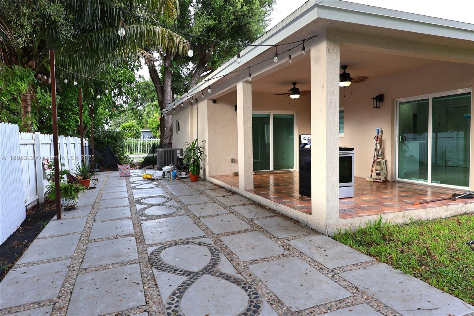 2312 NW 82nd St #2312 Miami, FL 33147