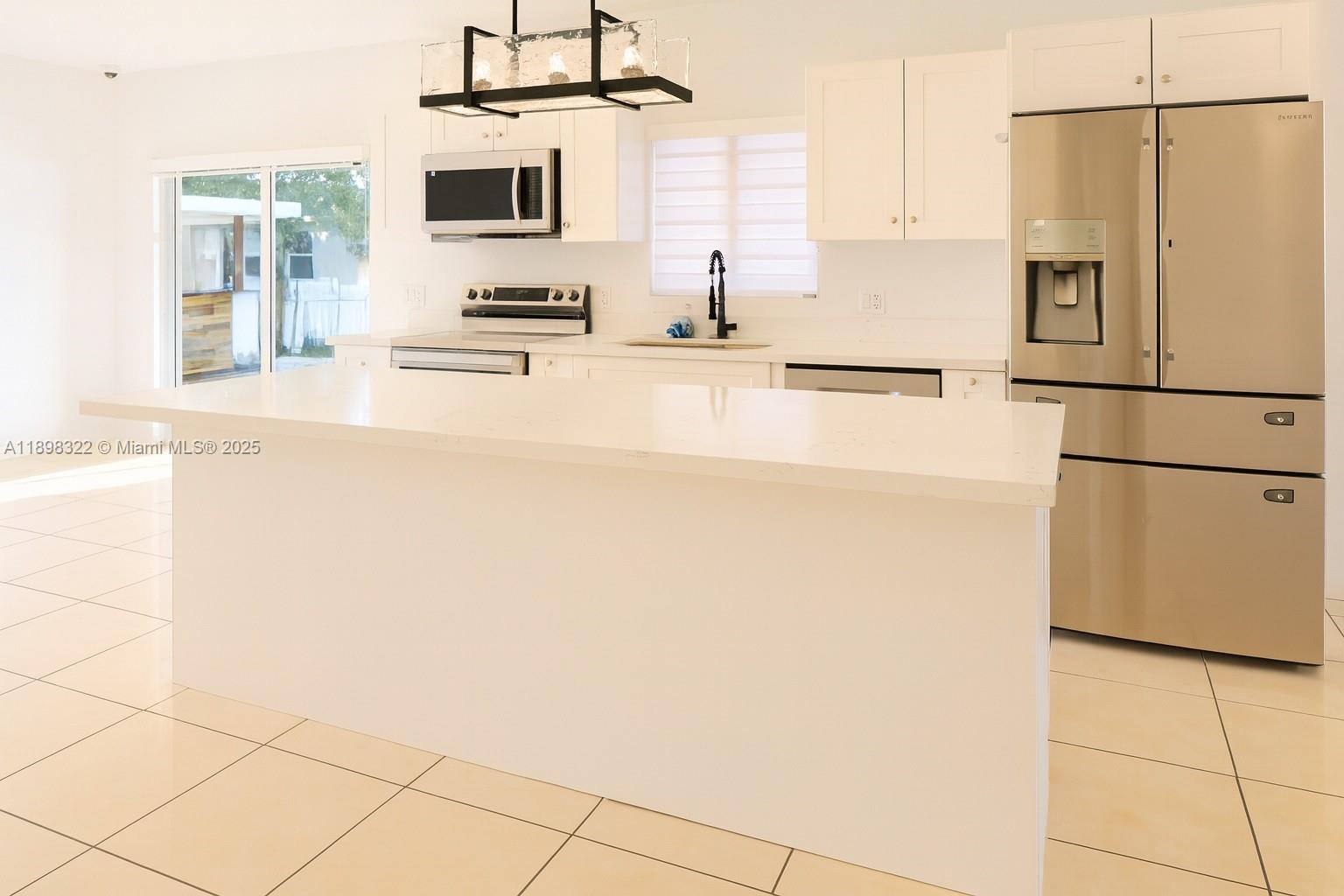 2312 NW 82nd St #2312 Miami, FL 33147