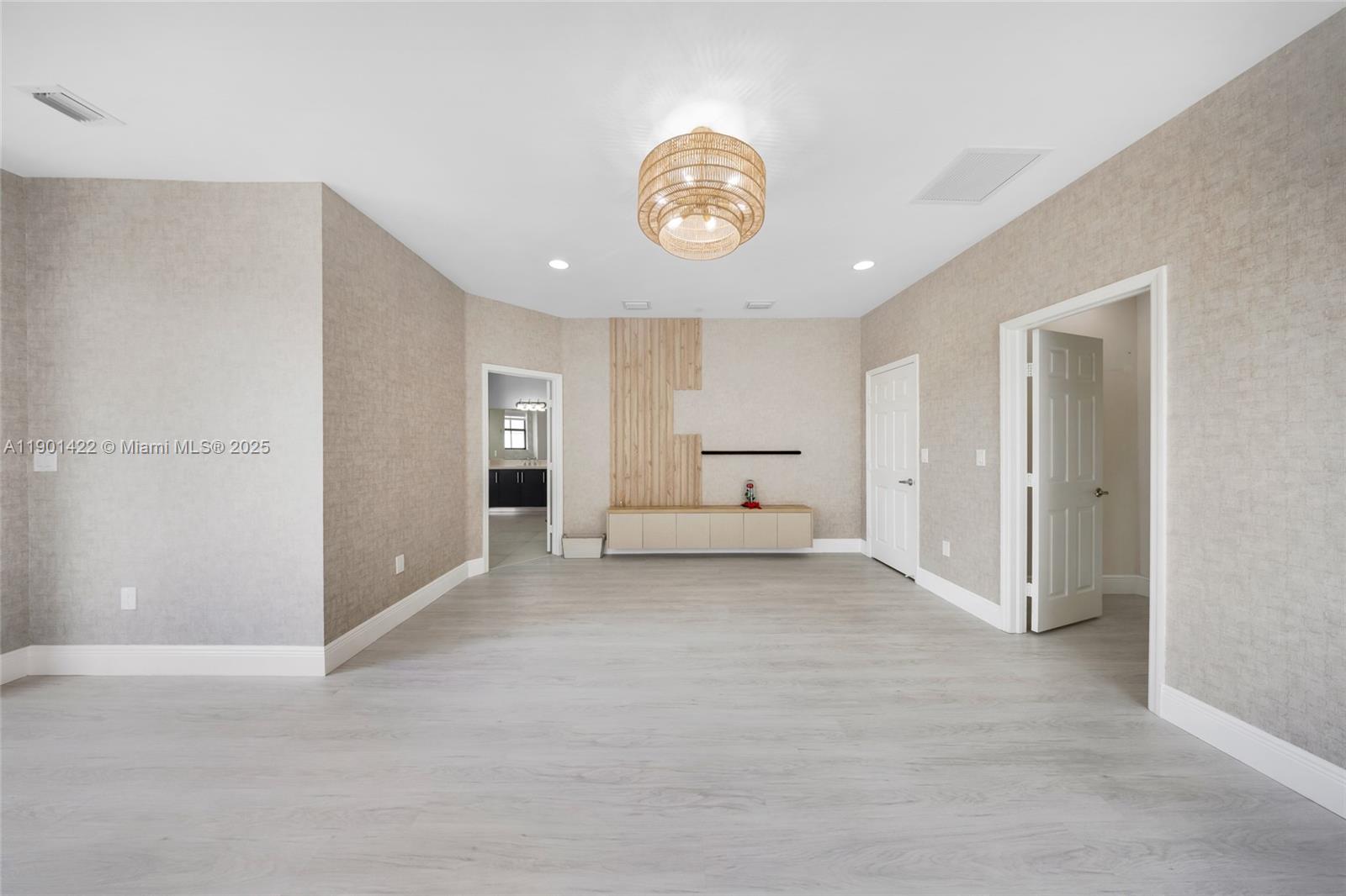 6900 NW 106th Ave Doral, FL 33178