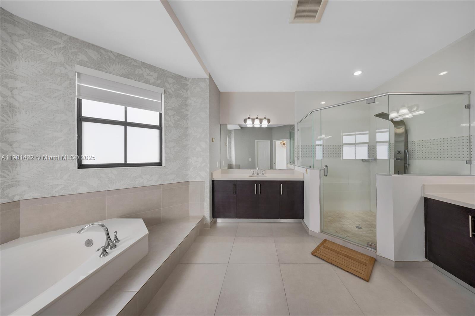 6900 NW 106th Ave Doral, FL 33178