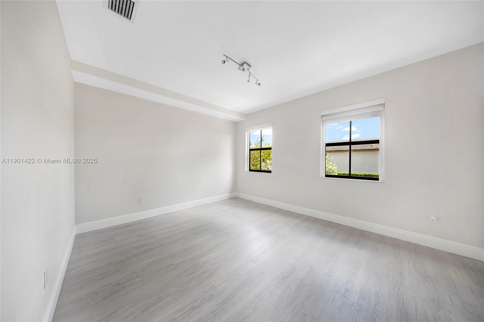 6900 NW 106th Ave Doral, FL 33178