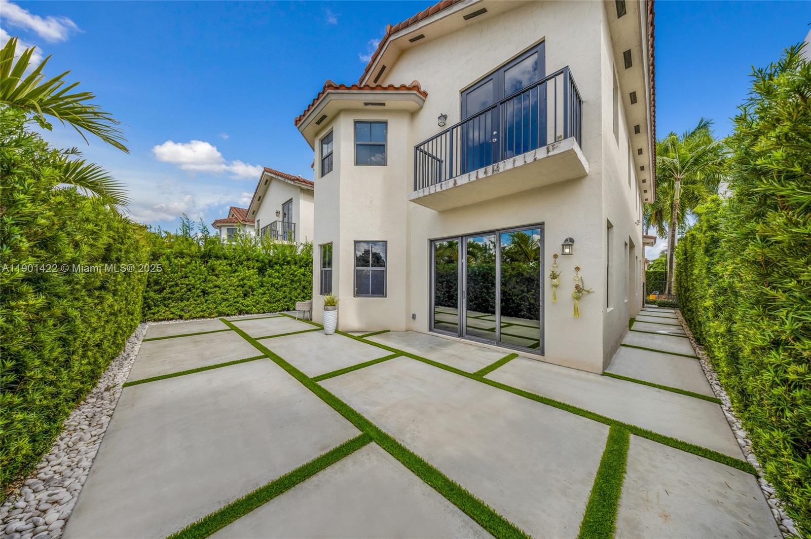 6900 NW 106th Ave Doral, FL 33178