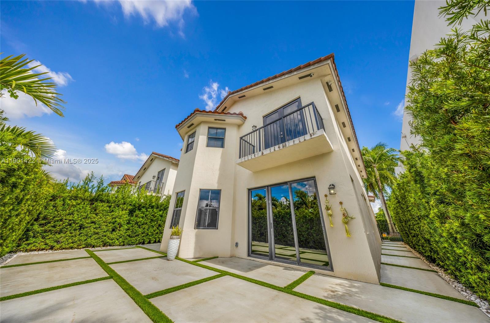 6900 NW 106th Ave Doral, FL 33178