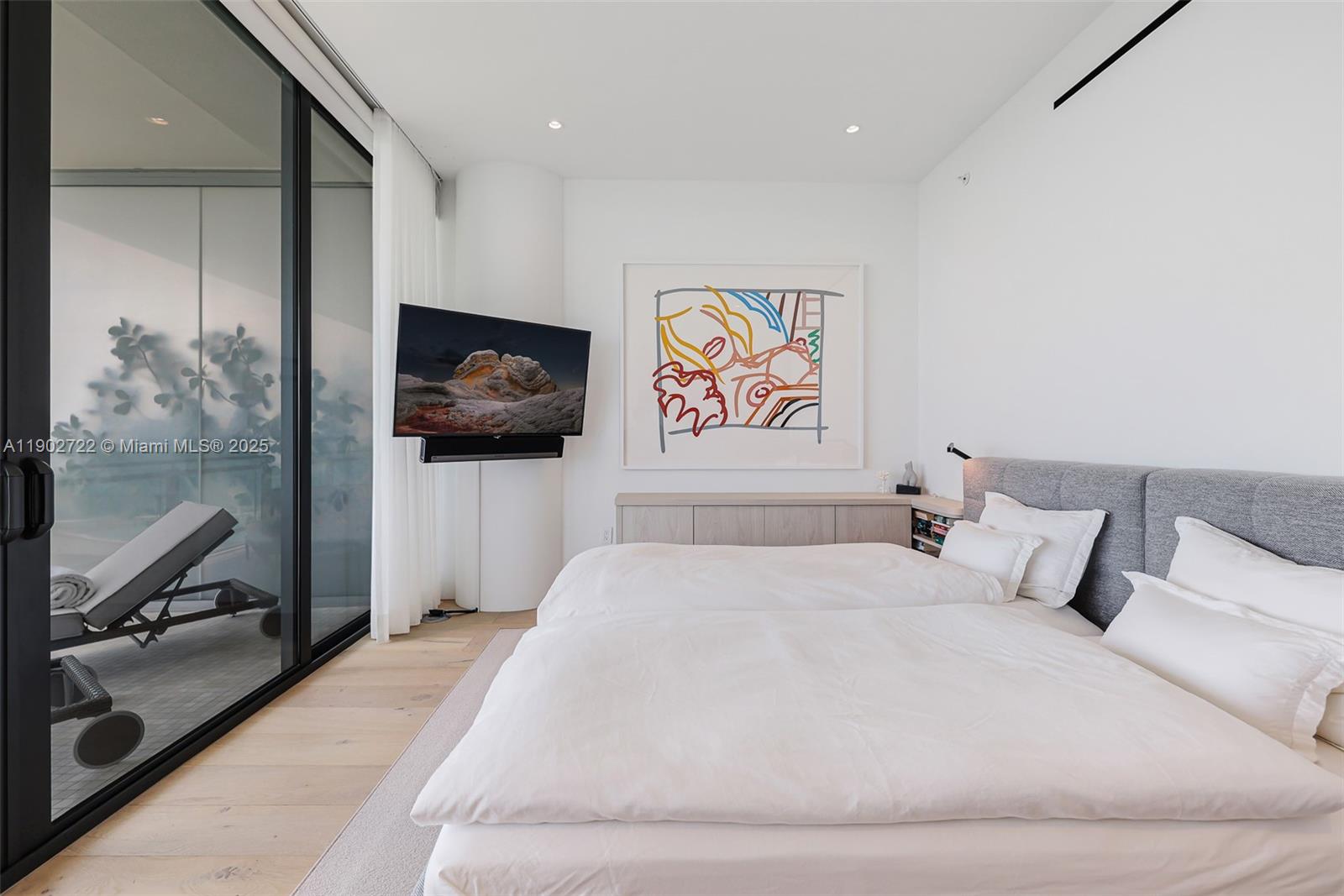 8701 Collins Ave #904 Miami Beach, FL 33154