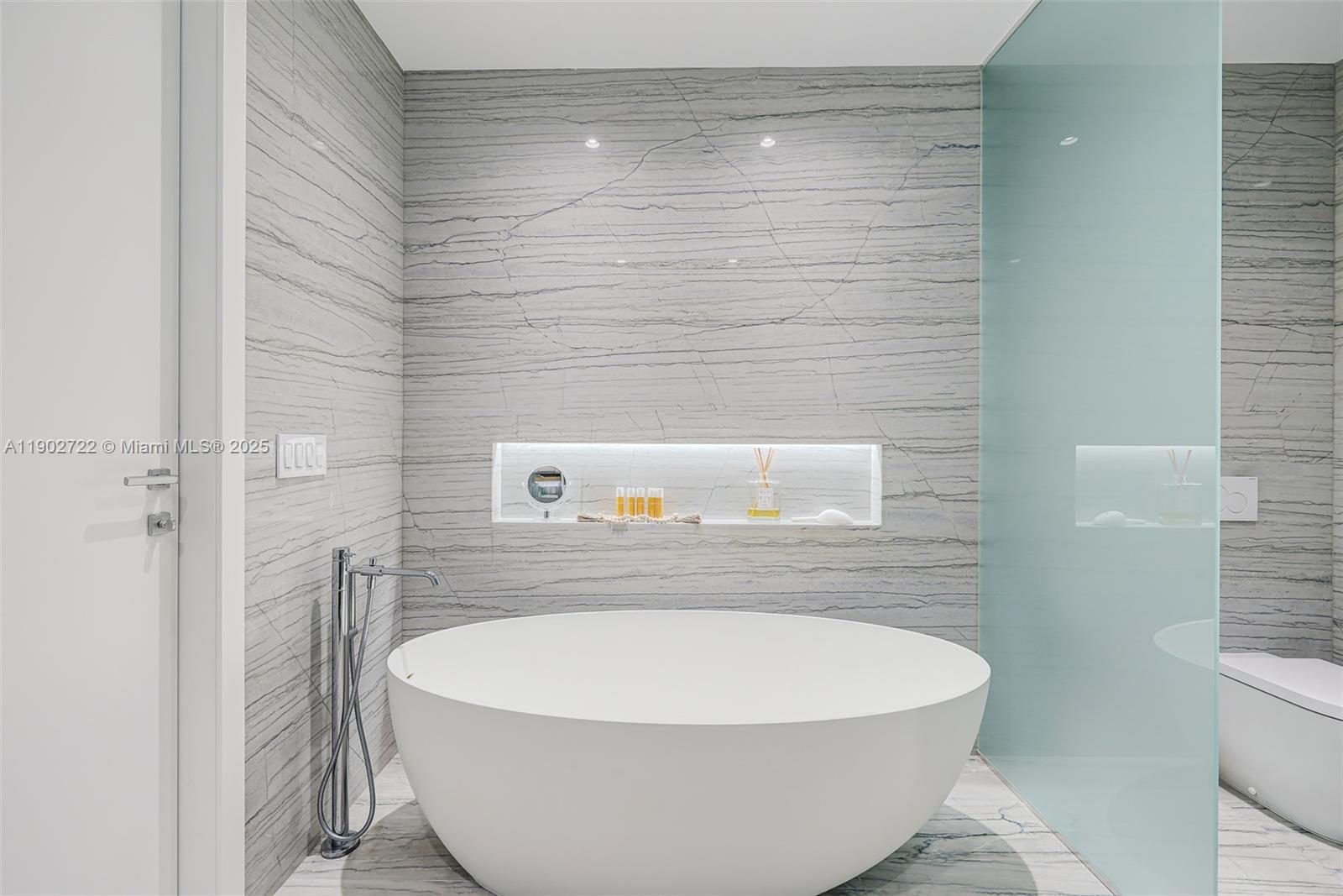 8701 Collins Ave #904 Miami Beach, FL 33154