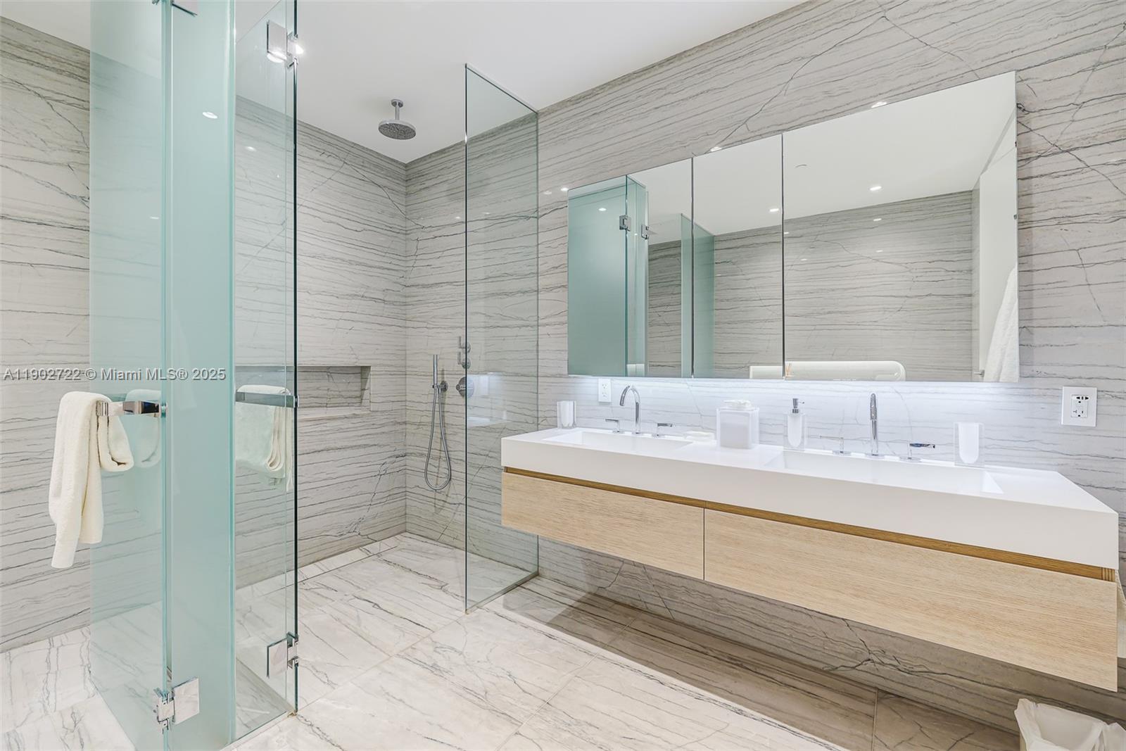 8701 Collins Ave #904 Miami Beach, FL 33154