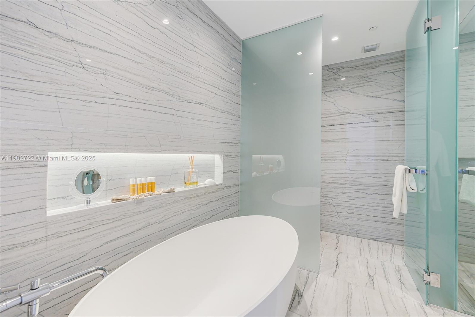 8701 Collins Ave #904 Miami Beach, FL 33154