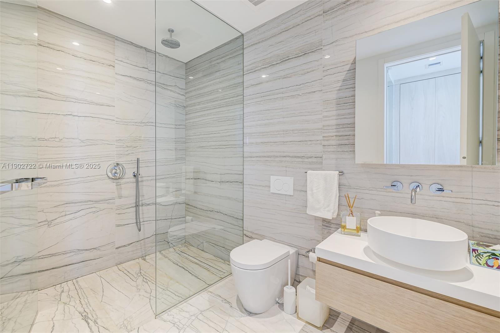 8701 Collins Ave #904 Miami Beach, FL 33154