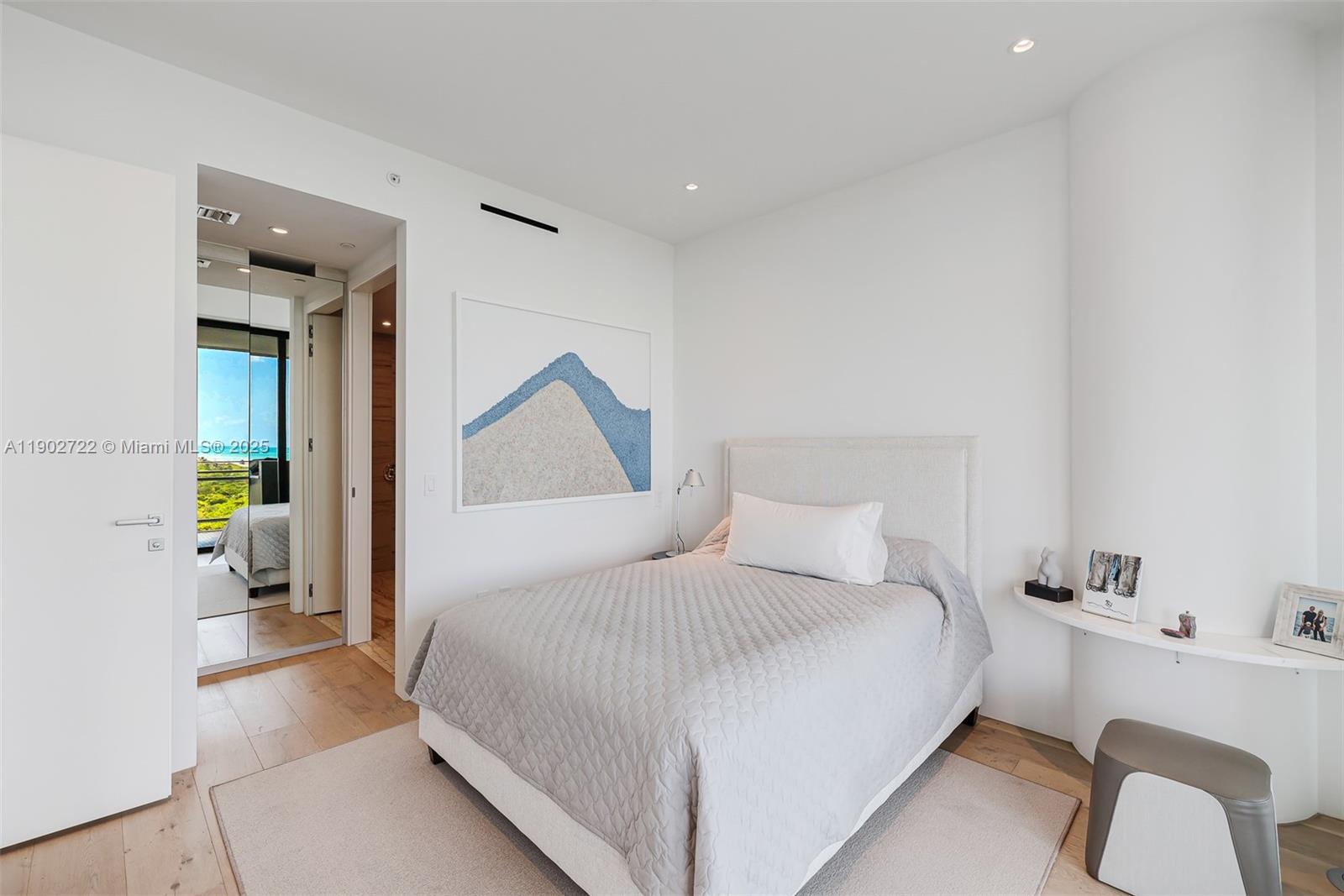 8701 Collins Ave #904 Miami Beach, FL 33154