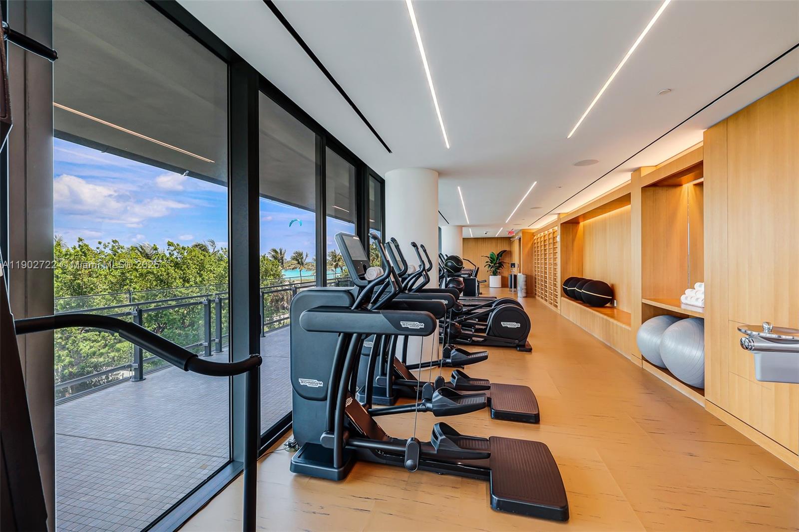 8701 Collins Ave #904 Miami Beach, FL 33154