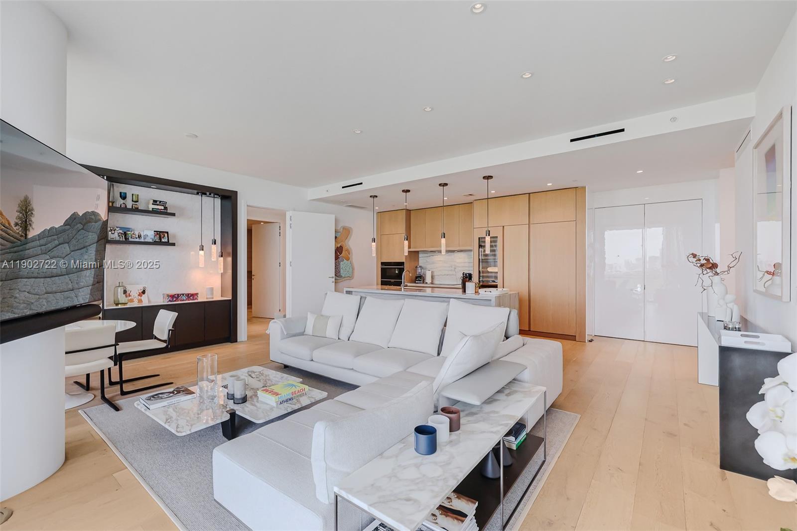 8701 Collins Ave #904 Miami Beach, FL 33154