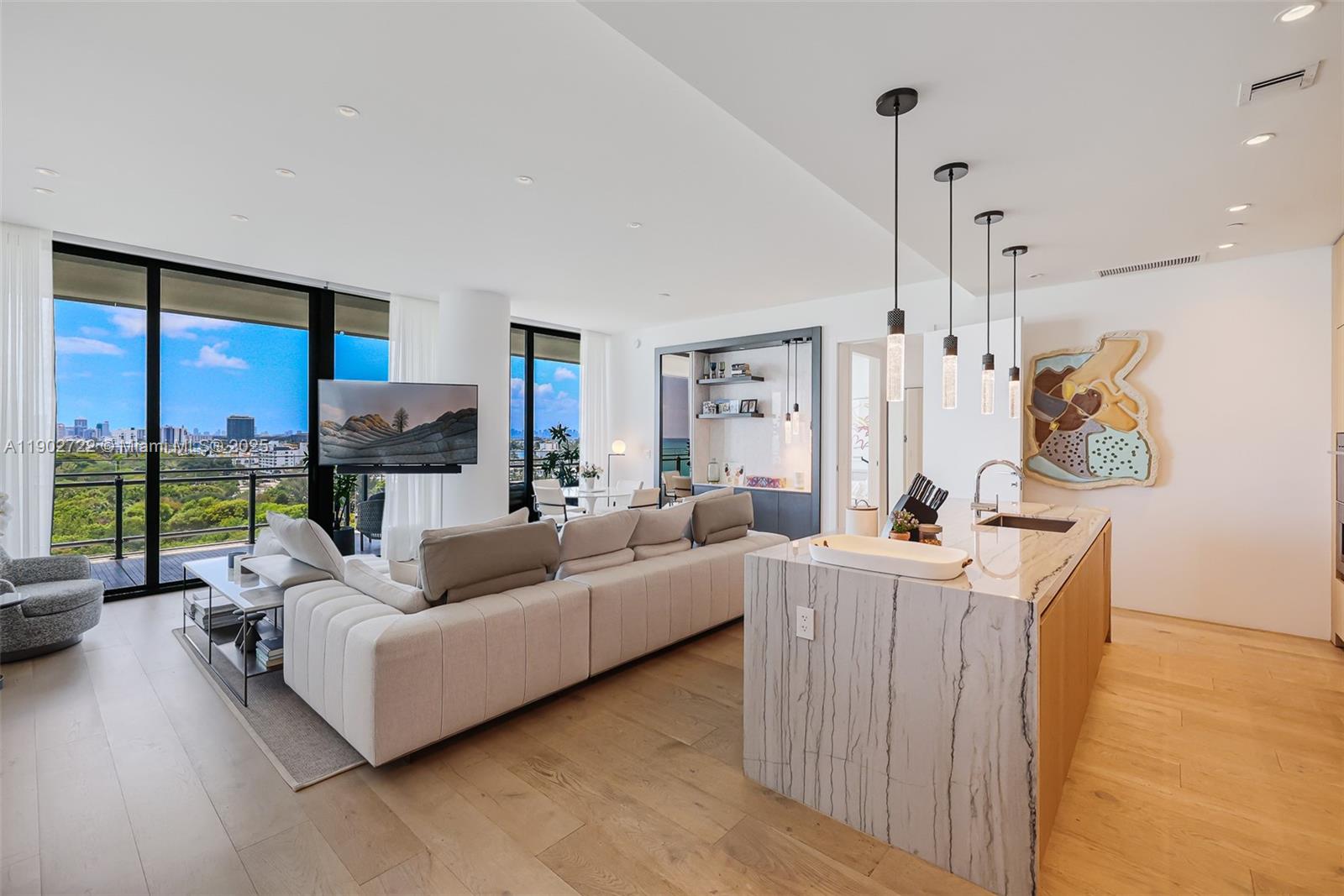 8701 Collins Ave #904 Miami Beach, FL 33154