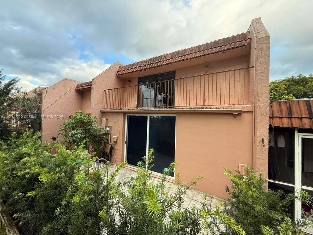 23 N Valencia Dr #2-32 Davie, FL 33324