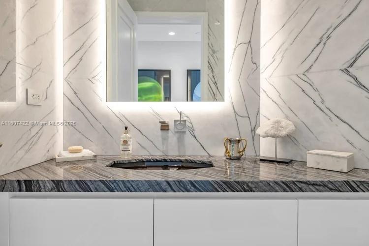 17901 Collins Ave #2604 Sunny Isles Beach, FL 33160