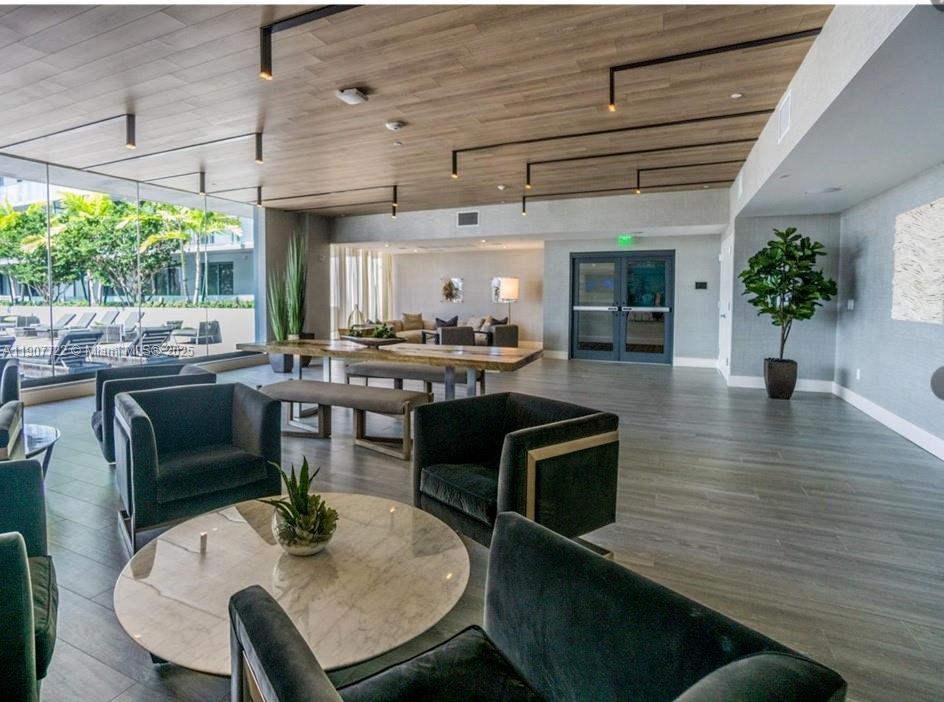 2960 NE 207th St Apt 912th Aventura, FL 33180