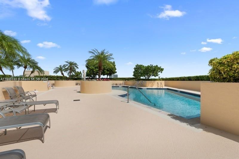 image The Metropolitan Condo18