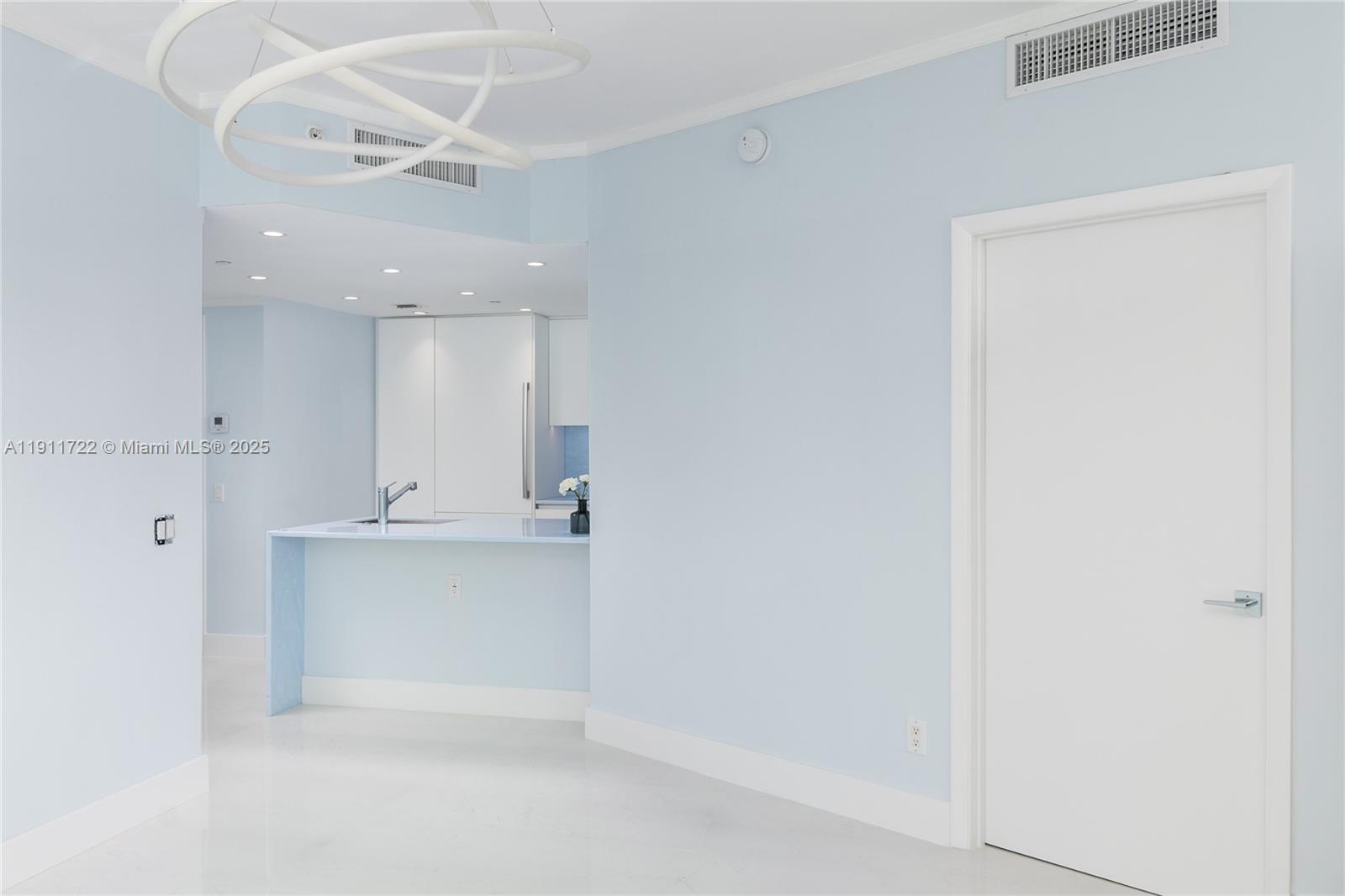 image The Metropolitan Condo3