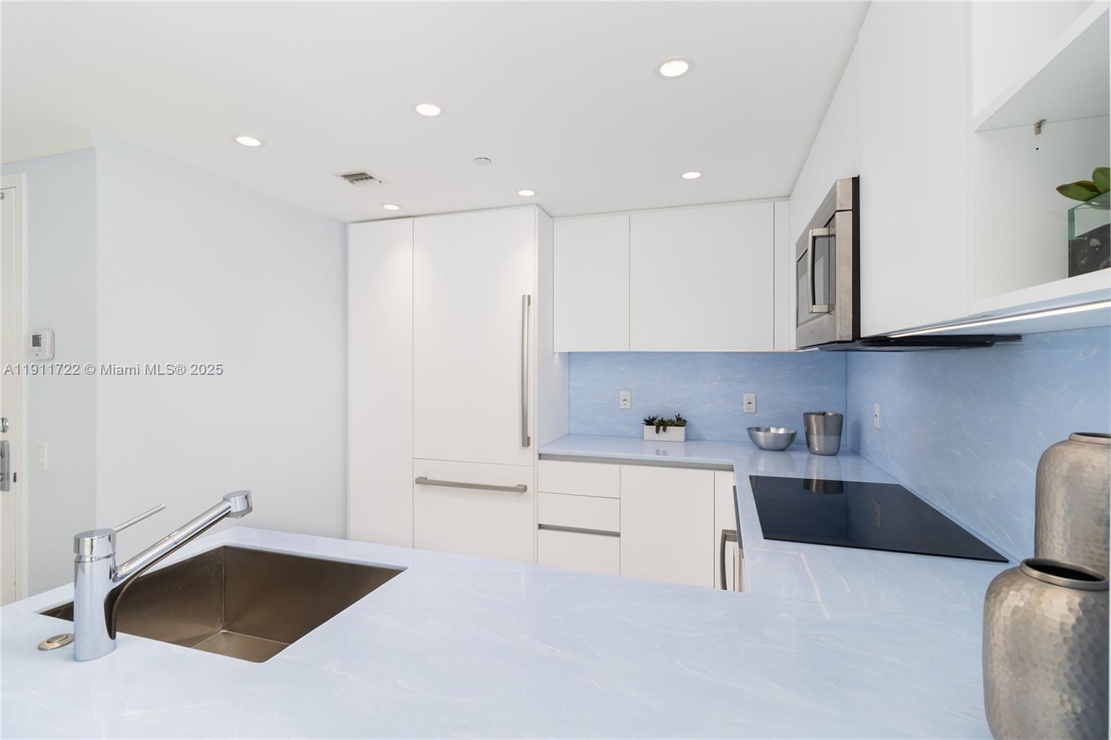 image The Metropolitan Condo7