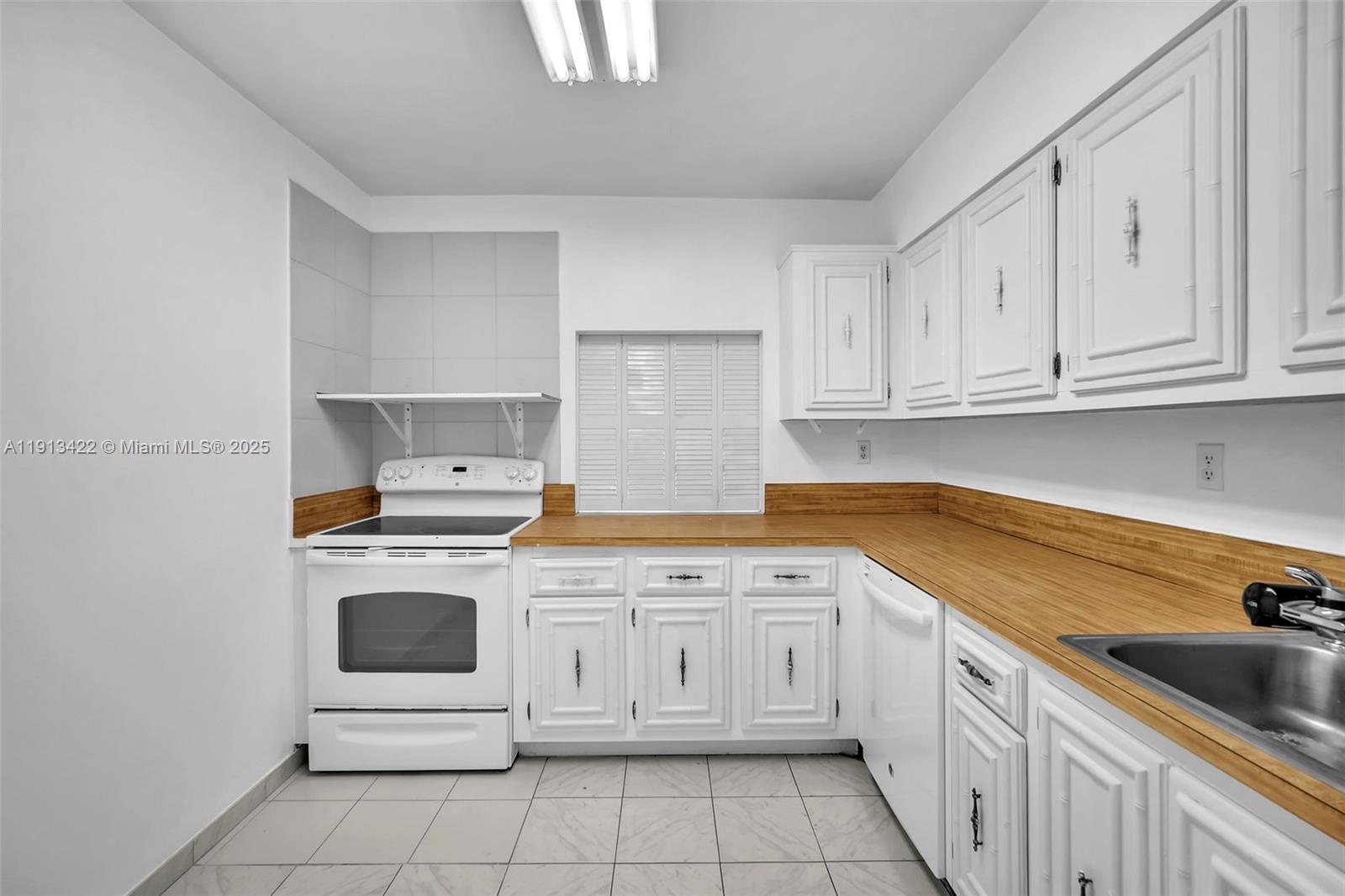 1000 Parkview Dr #229 Hallandale Beach, FL 33009