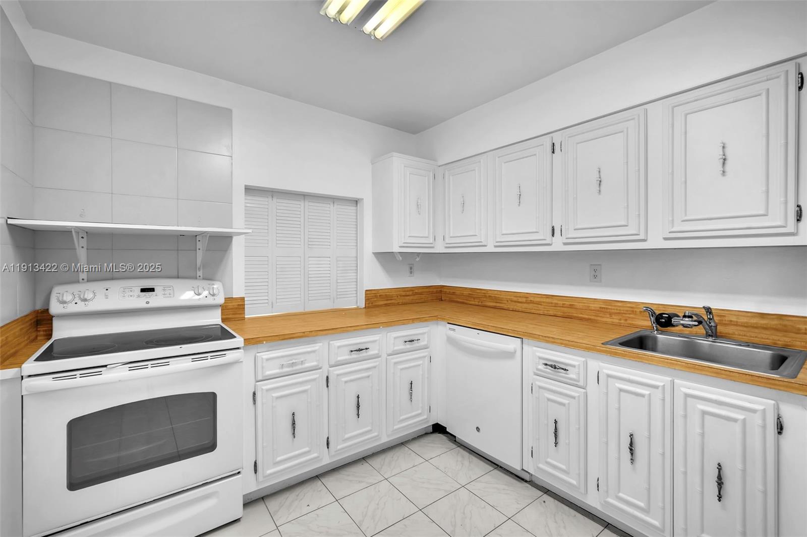 1000 Parkview Dr #229 Hallandale Beach, FL 33009