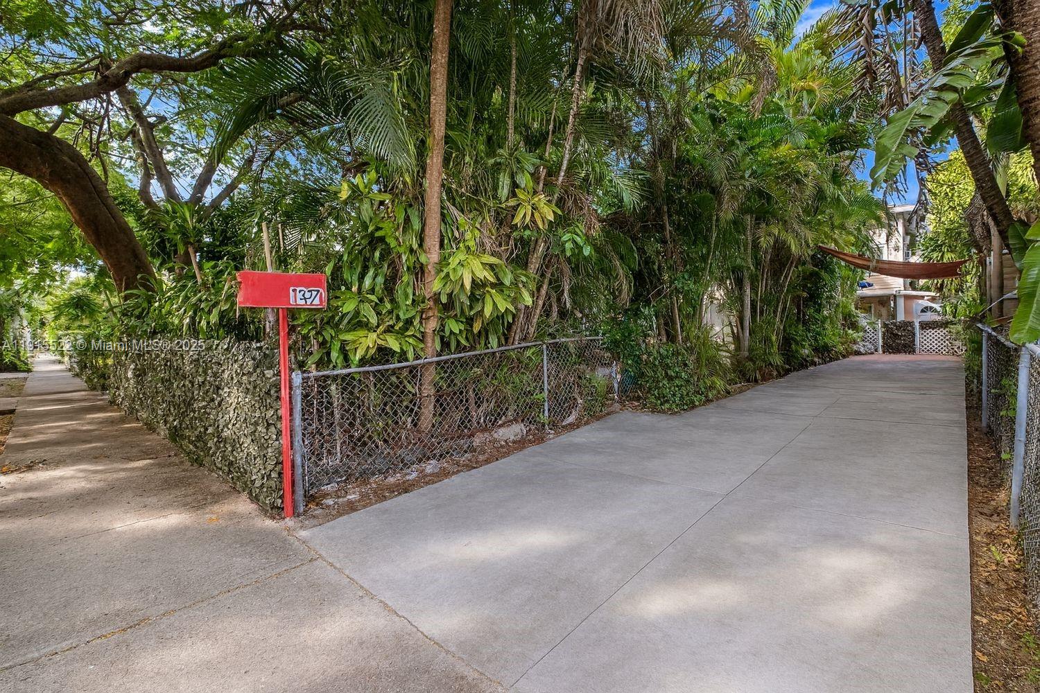 137 NE 46th St Miami, FL 33137