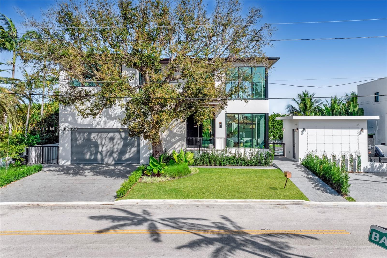 9045 Hawthorne Ave Surfside, FL 33154