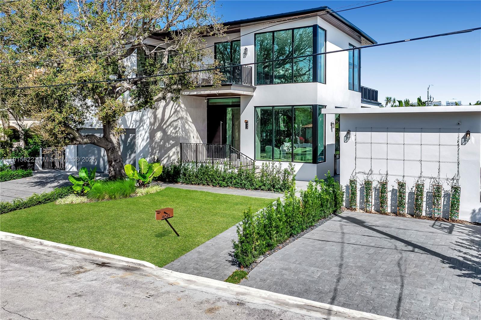 9045 Hawthorne Ave Surfside, FL 33154