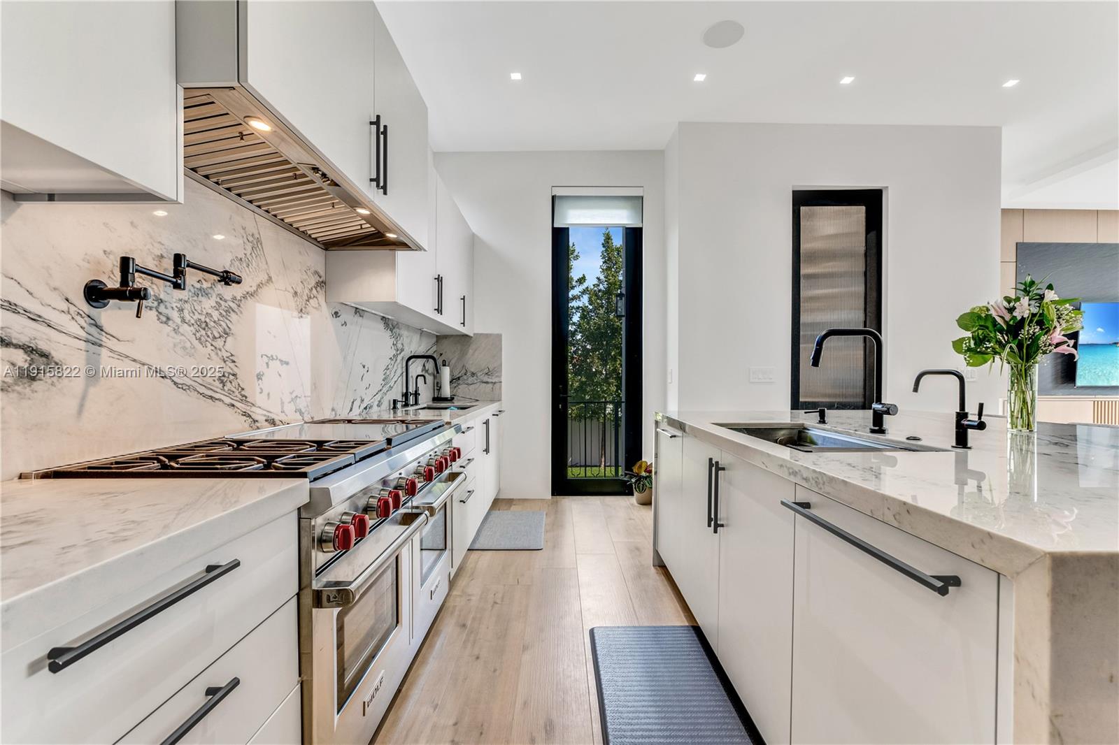 9045 Hawthorne Ave Surfside, FL 33154