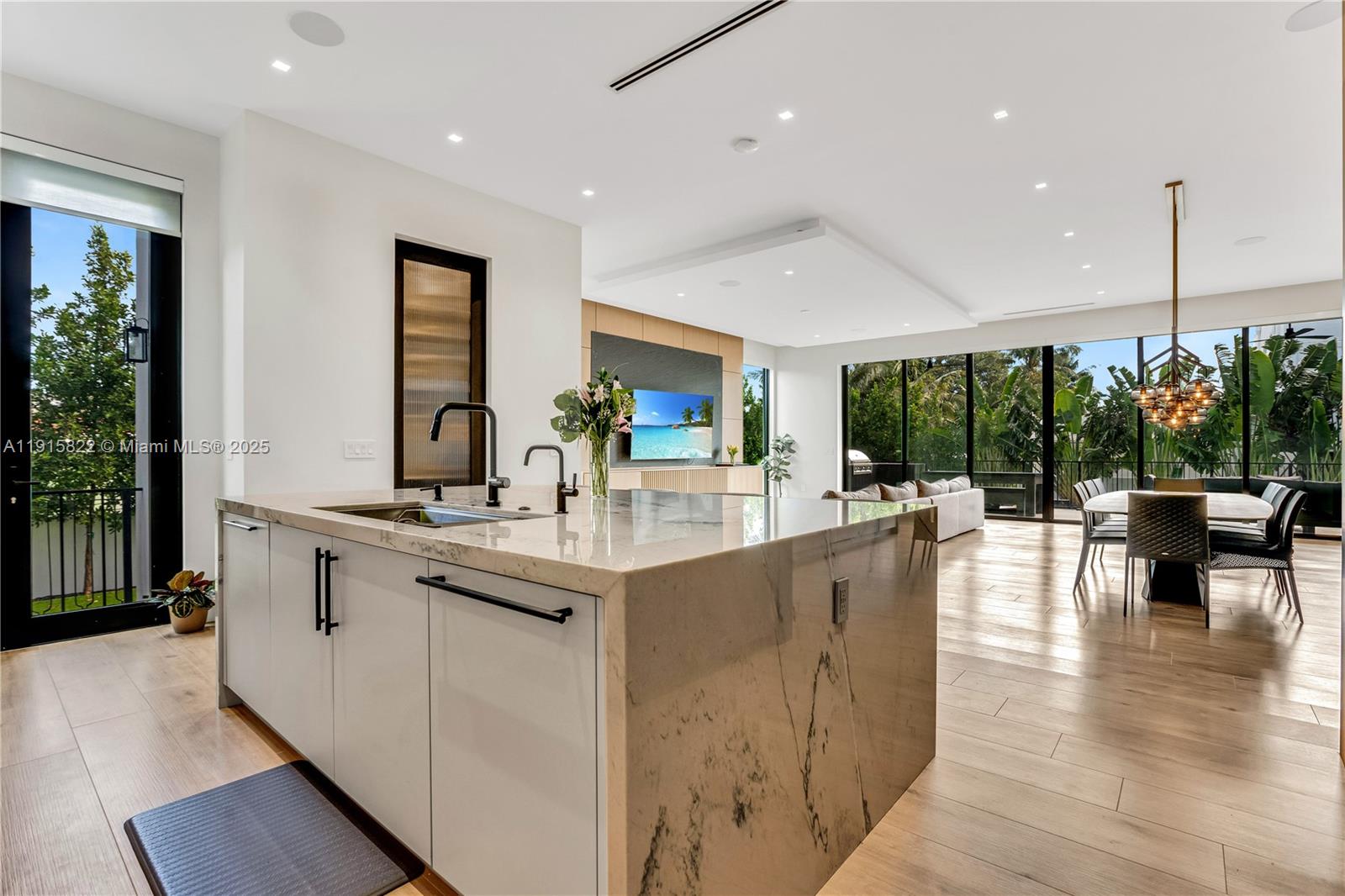 9045 Hawthorne Ave Surfside, FL 33154