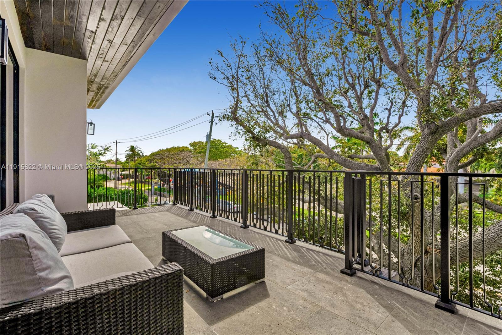 9045 Hawthorne Ave Surfside, FL 33154